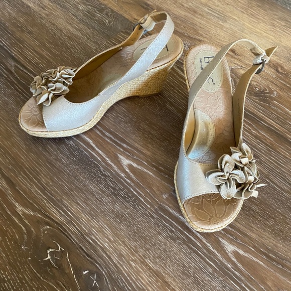 Tan shimmer Sling back wedge - Picture 2 of 2